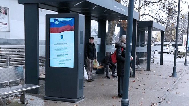 YEROO Outdoor LCD Digital Signage: Smart Transit Advertising in Slovenia’s Domžale Center